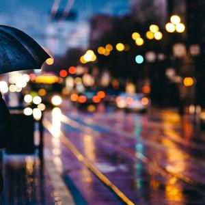 帆布鞋碾精用脚磨男生的要害故事
