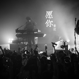 黑巨人和白人美女做爱
